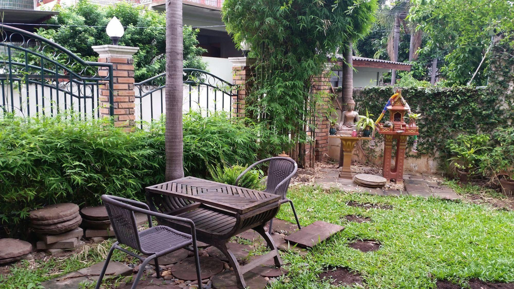 Villa Oranje Chiang Mai Exteriör bild